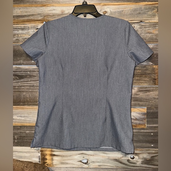 Figs Technical Collection Womens Gray V Neck Short Sleeves Scrub Top Size XS - Picture 2 of 4
